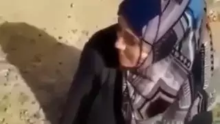 زوجة محجبة تُتبول عليها بعد القبض عليها تخون