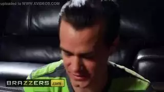 نيك خفي: صديق الابن يضرب مهبل أمه الضيق