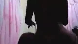 طلبت فتاة رائعتين تدليك، لكنها انتهت إلى ممارسة الجنس مع معالج تدليكها