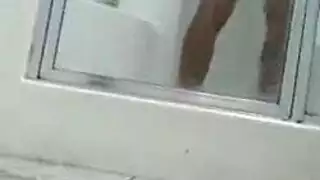 تسجيل سري لالتزام العاهرة بالبث المباشر الجنسي الصريح