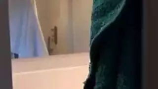 توم المثلي بقضيبه الضخم مستعد لفتحة شرج جديدة