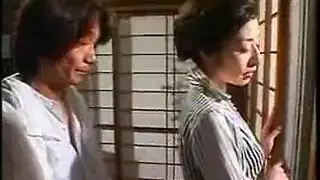 الابن نياك يتحرش بأمه حتى ينيك كسها