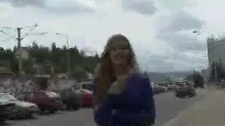 بالكاد قانوني وامرأة ناضجة في تمثيل دور أم وابن مثير