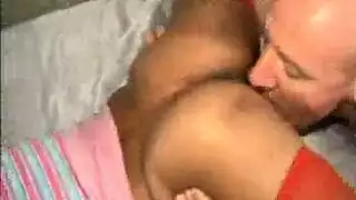 بورن آسيوي مكثف: شرج قاسي مع جميلة سمراء صغيرة