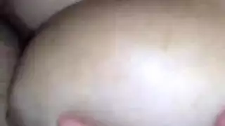 نجمة البورنو التركية تأخذ قذف مني ضخم على ثدييها