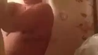 شقراء ذهبية مدبوغة تخضع لاختراق مزدوج من شباب متحمسين