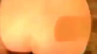 خضوع الخادمة: شرج الإمبراطور الصيني في قاعة العرش