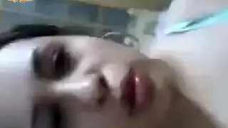 واحد بيكفش اخته وهي بتضرب سبعه ونص في