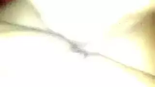 مراهقة آسيوية تتعرض لجماع شرجي ومهبلي قاسي