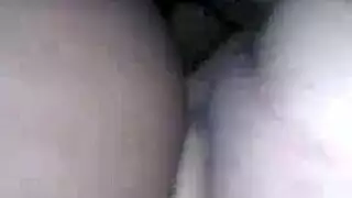 عاهرة مثارة تتوسل لممارسة جنس قاسي مع مجهول