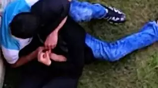 مراهقة مصرية محجبة ساخنة تمارس جنسًا صعبًا في الهواء الطلق بالحديقة