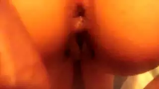 مؤخرة سولماز الضخمة: ضرب شرجي وحفلة نزول السوائل