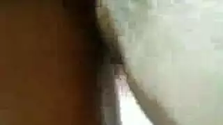 عاهرة مرتدية الجوارب تأخذ شرجًا قاسيًا وقذفًا داخليًا من رجل مسيطر