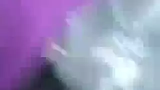 وجه بريء، أفعال قذرة: الجار يضرب مهبلها الضيق