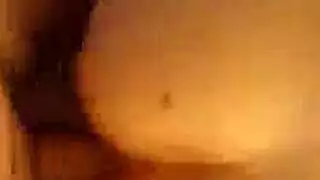 سحاق عنيف: مراهقة تحلق فرج الجدة المبلول