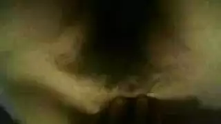 العاهرة المنحنية آنا تمارس الجنس مع جميع أصدقائها مرة يوميًا