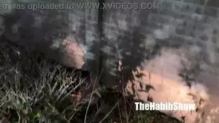 مؤخرة سوداء كبيرة تأخذ بي بي سي: عاهرة طموحة تُدك على غطاء المحرك