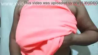 نينا المنضبطة شهوانياً: جلسة لينجري آسيوية سمينة وحشية