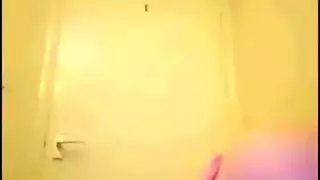 من العفيفة إلى الفاجرة: فيلم إباحي لتعري حجاب صومالية