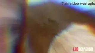 عاهرة برازيلية تُملأ بالسائل المنوي من قبل ممثل البورنو المخضرم ليو رومانو