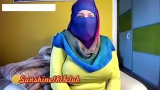 الشرق الأوسط الحجاب فتاة عربية مسلمة مع كبير الثدي على كام تسجيل نوفمبر
