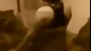 فتاة النيجينة السوداء تطحن على القضيب قبل جماع إباحي شديد