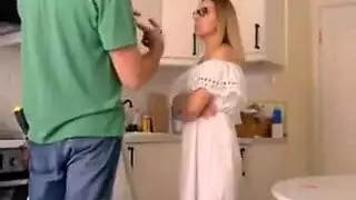 تدخين واستمناء: مشهد إباحي صريح من منظور第一人称