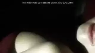 البطل الضخم يُنتخب لصدم وقبض السائل المنوي