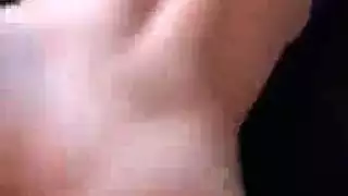 شقراء مثيرة تعطي لسان حميم لحبيبها