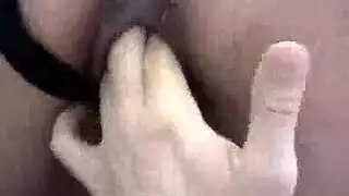 بالكاد قانونية تمارس الجنس مع آلة وتمص قضيب شاب وسيم