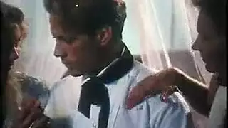 روزا كارسكلو تُملأ في كلا الفتحتين في بورنو ثلاثي إيطالي