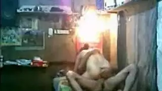 البواب الصعيدي و المطلقة المحجبة يولع كسها تحت السلم