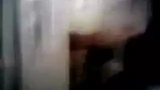 جوز عشاق عربي في أسخن قبلات و يجربون نيك المؤخرة المثير