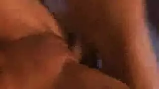 فتيات بيت دعارة يمارسن الجنس: رقص شهواني وجماع جماعي صريح