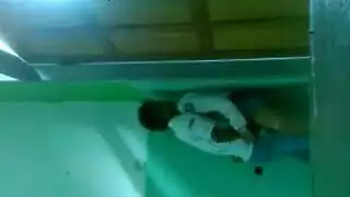 تسخن جميل شاب ينيك صديقته خلف البيت