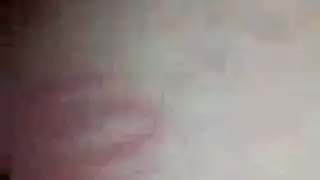 الحلوة السمراء إيفا كاي المشوية تأخذ قضيبين أسودين في وقت واحد