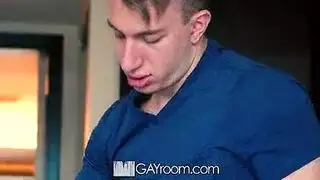 نجوم إباحيون إيرانيون يمارسون الجنس الفموي العميق ووضعية الكلب