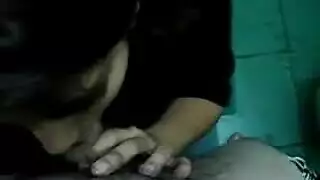 مراهقة عربية تبلع الحمولة بعد مص فوضوي