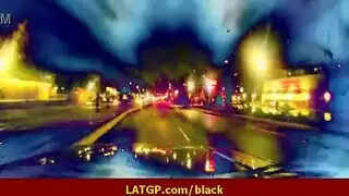 امرأة ناضجة تركب قضيبًا والعائلة في المنزل