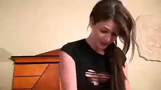 فتاة وقحة تهيمن بجنس شرجي صريح