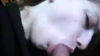 مصارعة سحاقية تتحول إلى جلسة لحس مهبل جماعي