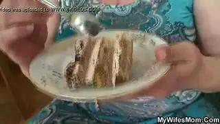 ركوب شهواني: تطحن حتى تضعف ساقاها