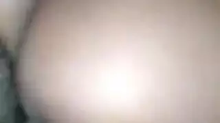 فتاة الكرتون المثيرة تأخذ عمودًا نابضًا جاهزًا لدخولها الخلفي