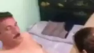 سكس مصري عنيف: حركة سحاقية تليها نيك عنيف في الحلق