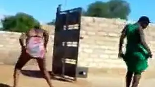 تزاوج حظيرة: عاهات تتوق لقضبان المخلوقات