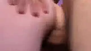 نيك الحيوانات: سمراء تركب قضيب الفحل الكبير