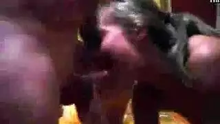 المرة الأولى القاسية للعروس العذراء في الإباحية