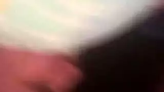 أم داكنة البشرة تُهيمن عليها وتُضاجع من قبل فتاة عدوانية