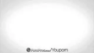 ثلاثي ملحمي: رجل وسيم يرضي سيدتين مثيرتين