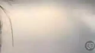 قطعة كبيرة شابة تحصل على الديك